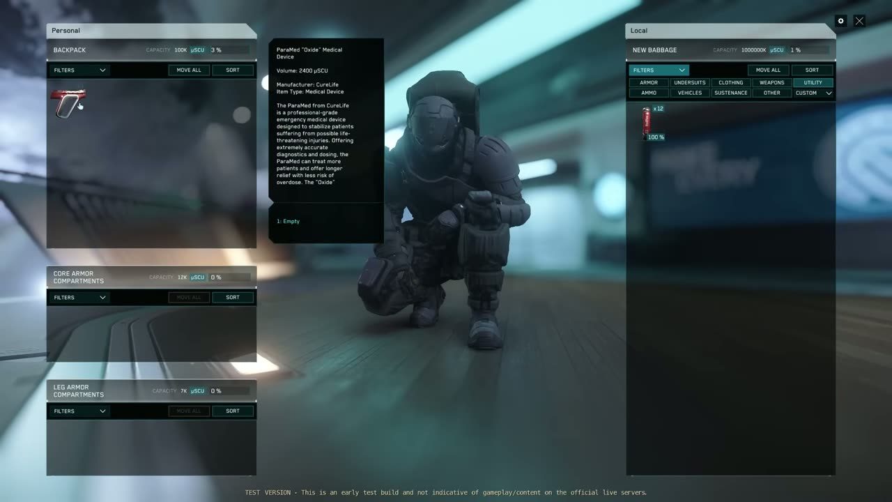Pantalla de inventario del juego mostrando compartimentos personales y locales con objetos como un dispositivo médico y baterías.