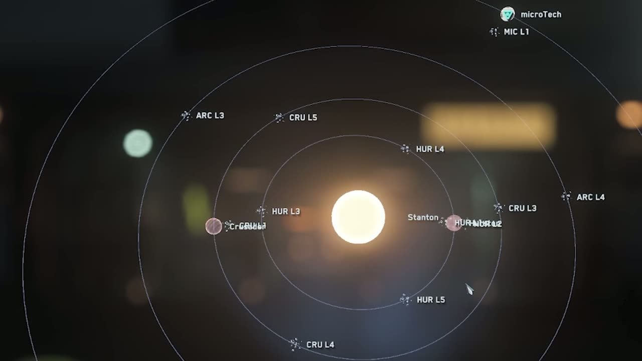 Mapa orbital del sistema estelar mostrando posiciones de naves y puntos de interés alrededor de una estrella central.